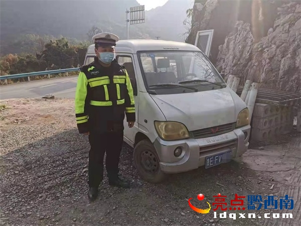 貞豐縣公安局交警大隊(duì)開展“面包車”隱患清零專項(xiàng)行動(dòng)