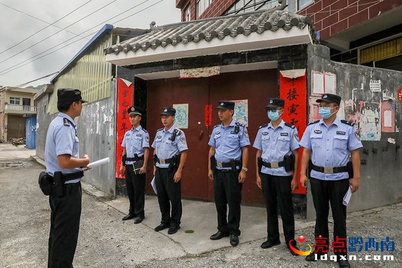 安龍縣公安局開(kāi)展出租房屋清查專(zhuān)項(xiàng)行動(dòng)