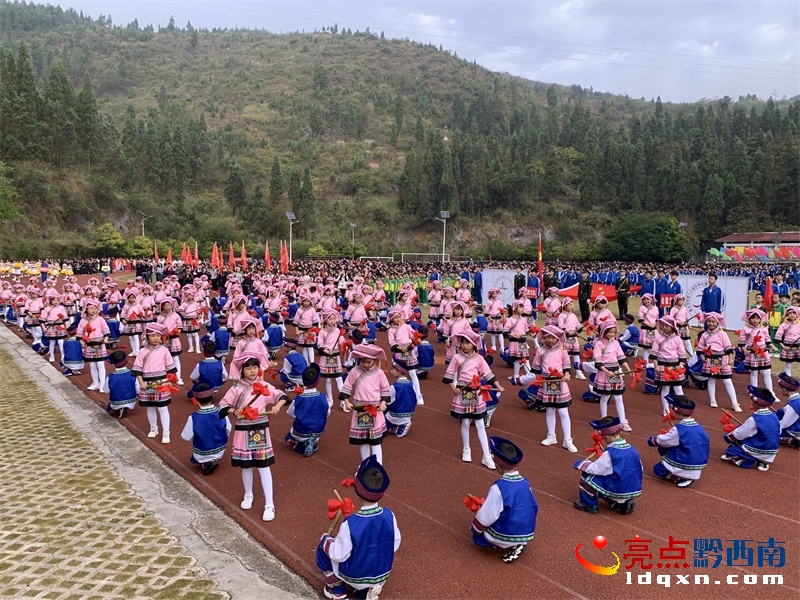 黔西南州賽文學(xué)校第十六屆冬運(yùn)會(huì)暨教師趣味運(yùn)動(dòng)會(huì)開(kāi)幕
