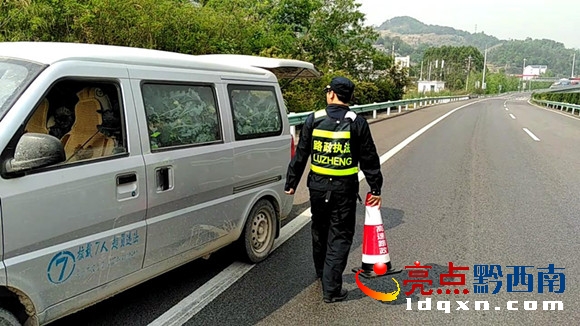 擺放警示標志.JPG