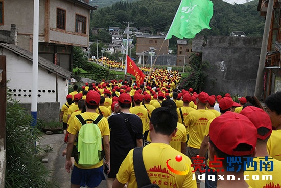 2017國際山地旅游暨興仁馬金河分會場萬人戶外徒步運(yùn)動蔡家友攝影 (9).jpg