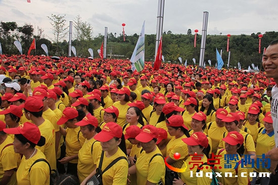 2017國際山地旅游暨興仁馬金河分會場萬人戶外徒步運(yùn)動蔡家友攝影 (4).jpg